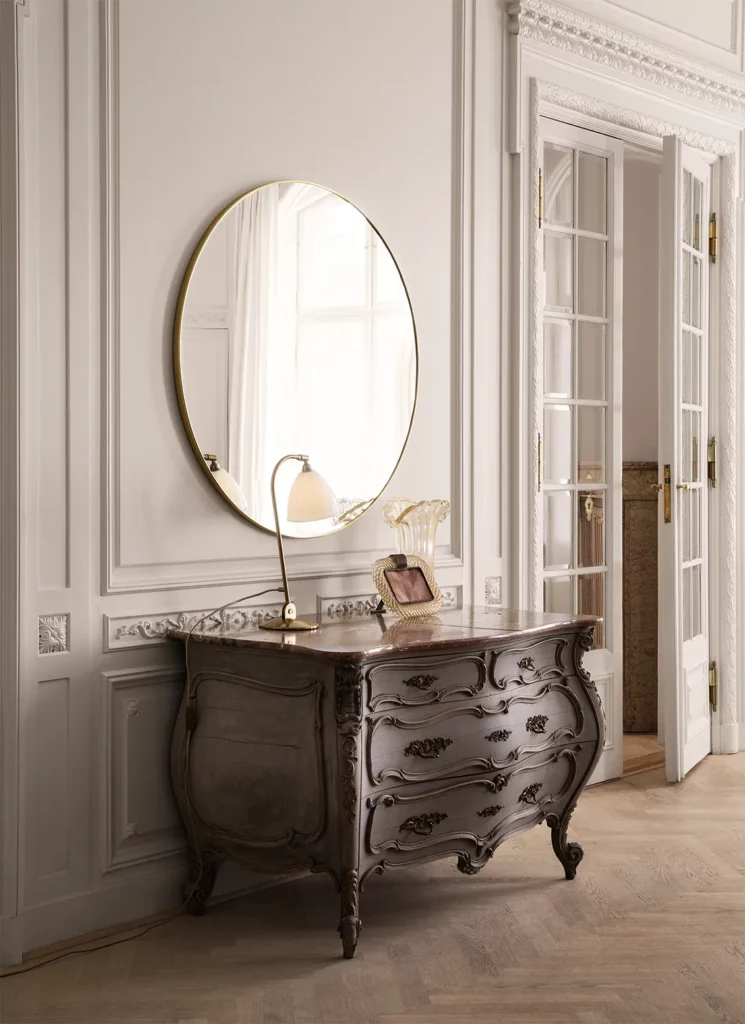 UBI Wall Mirror, ronde wandspiegel met messing rand, verkrijgbaar bij Nuances Leuven