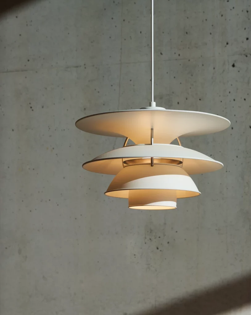 PH 5/4½ en PH 6½/6 Vier-schermenlamp – iconisch ontwerp van Poul Henningsen met verblindingsvrij, diffuus licht. Verkrijgbaar via Nuances Leuven.