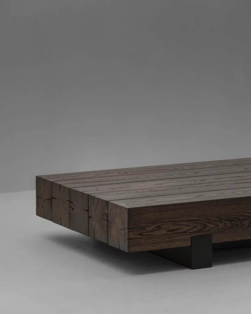 Beam Coffee Table Rectangular Van Rossum, ontwerp Marlieke Van Rossum, salontafel van massieve eiken balken met zwarte metalen basis, verkrijgbaar bij Nuances Leuven