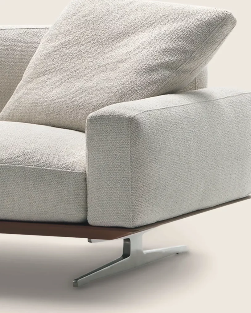 Flexform Soft Dream sofa bij Nuances Leuven – luchtige designbank met metalen poten en donzen kussens, ontwerp Antonio Citterio