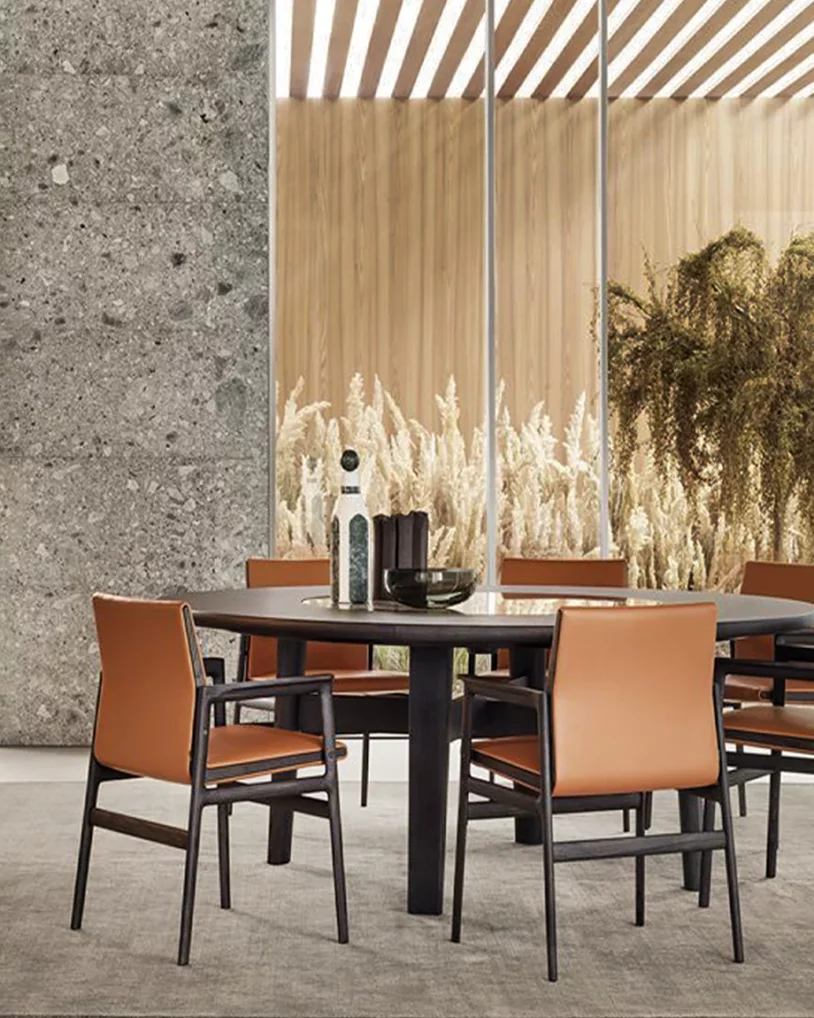 Ipanema Chair Poliform, ontwerp Jean-Marie Massaud, houten stoel in zwart iepenhout of spessart eik met stoffen of leren bekleding, verkrijgbaar bij Nuances Leuven