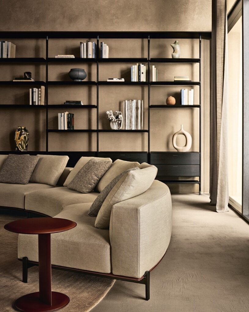 Brera Sofa Poliform, ontwerp Jean-Marie Massaud, modulair zitsysteem in stof of leder met Slim-armleuningen en lederen basis, verkrijgbaar bij Nuances Leuven