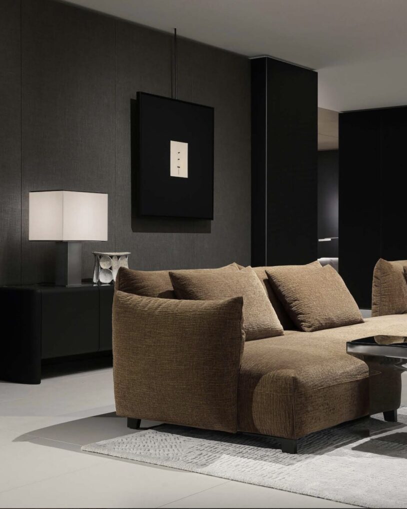 Joan Sofa Poliform, ontwerp Jean-Marie Massaud, modulaire sofa met couture-details en ton-sur-ton biezen, verkrijgbaar bij Nuances Leuven