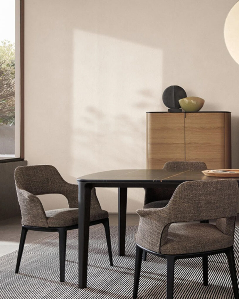 Sophie Lite Chair Poliform, ontwerp Emmanuel Gallina, houten stoel in spessart eik of zwart iepenhout met stoffen of lederen bekleding, verkrijgbaar bij Nuances Leuven